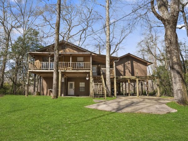 128 River Lot Rd., New Augusta, MS 39462