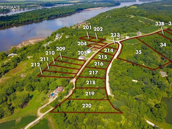 202 Quarry Road, Golden Eagle, IL 62036
