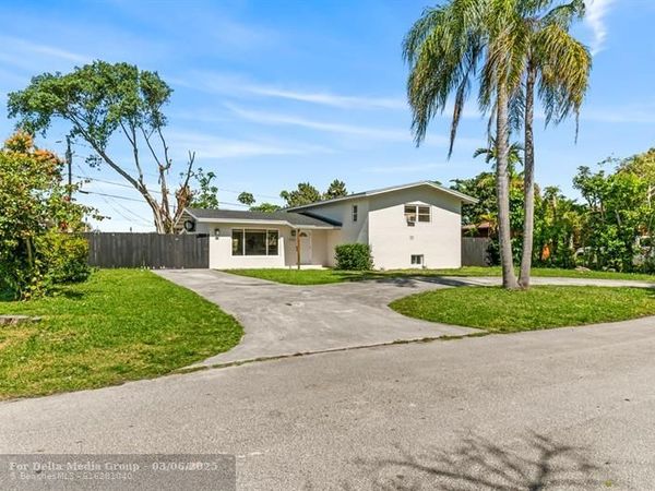 1215 NE 200th St, Miami, FL 33179