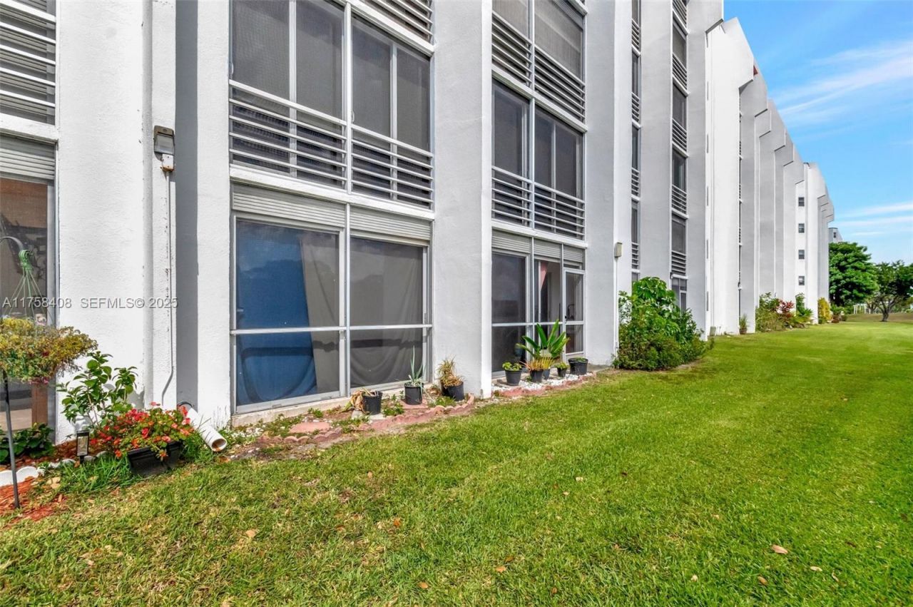 3597 Birdie Dr, Unit 107, Lake Worth, FL 33467 Photo