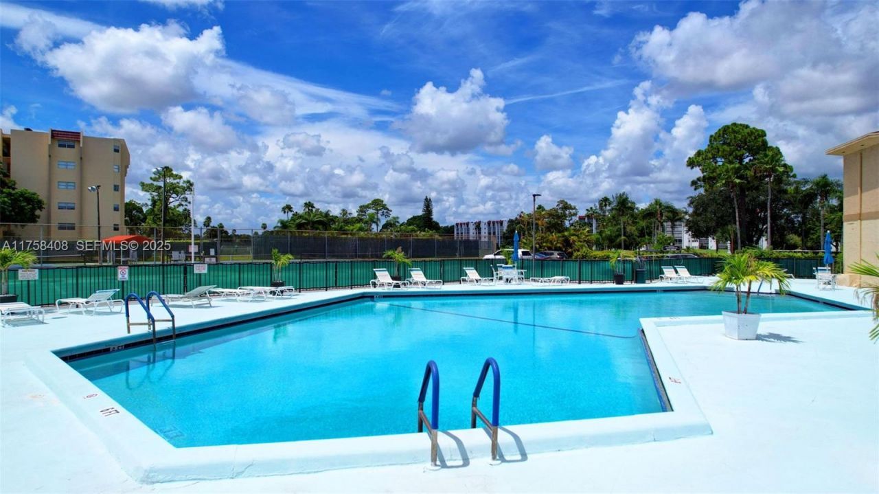 3597 Birdie Dr, Unit 107, Lake Worth, FL 33467 Photo