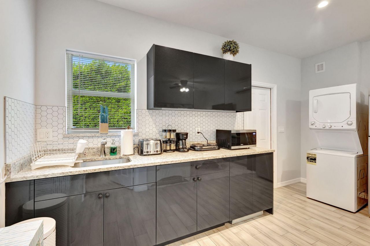 513 45th Street, West Palm Beach, FL 33407 Photo