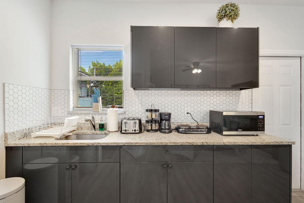 513 45th Street, West Palm Beach, FL 33407 Photo