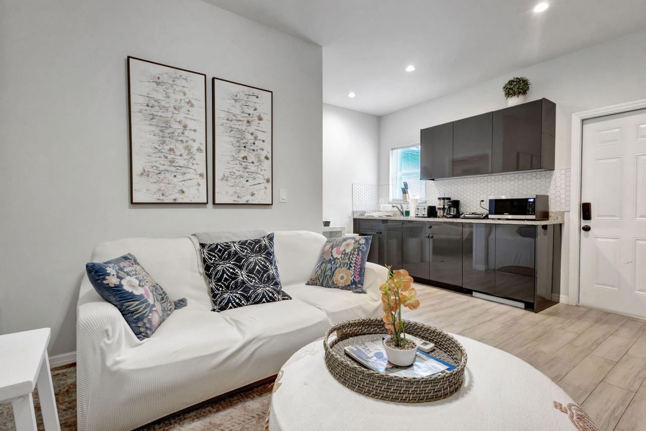 513 45th Street, West Palm Beach, FL 33407 Photo