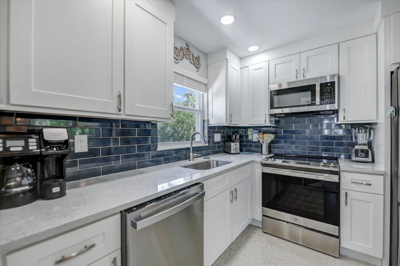 1012/1014 E Gulf Dr, Sanibel, FL 33957 Photo