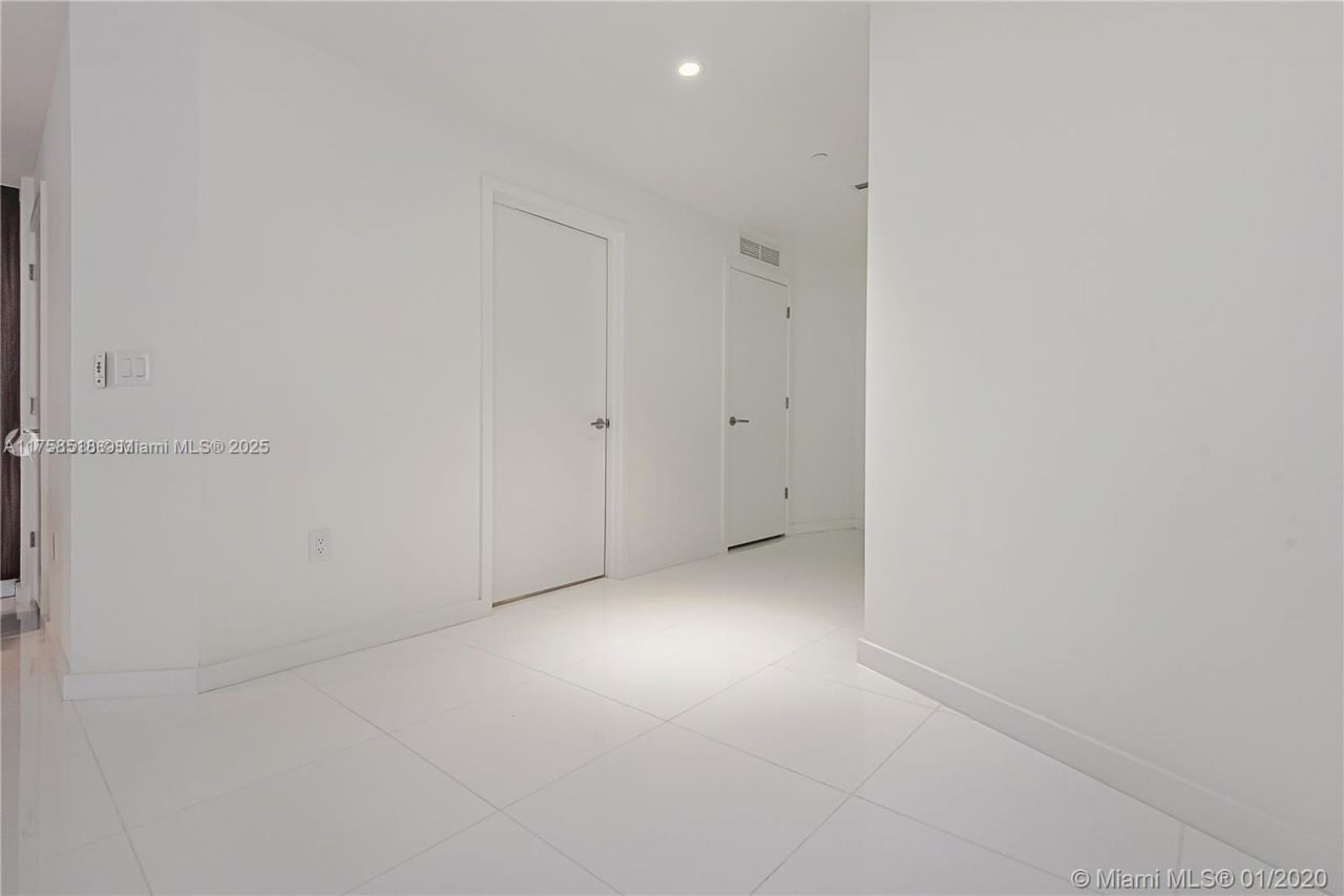 851 NE 1st Ave, Unit 2600, Miami, FL 33132 Photo