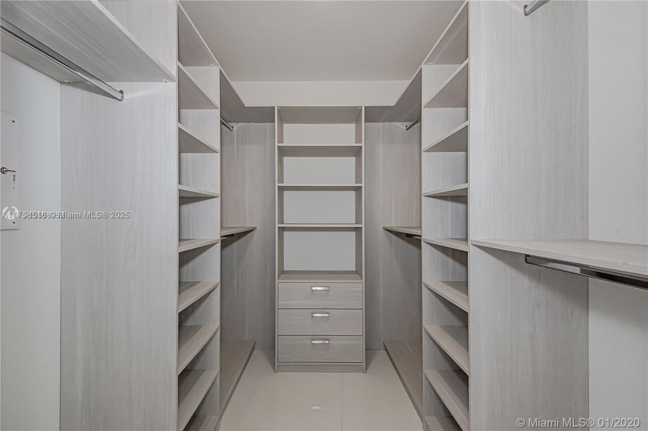 851 NE 1st Ave, Unit 2600, Miami, FL 33132 Photo