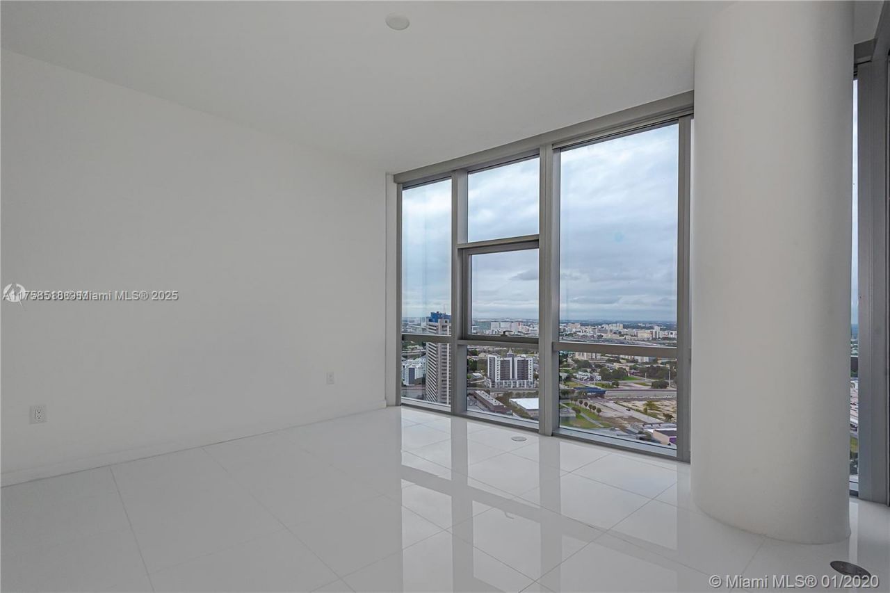 851 NE 1st Ave, Unit 2600, Miami, FL 33132 Photo