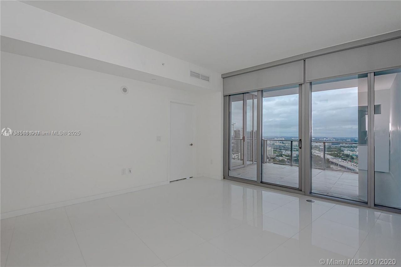851 NE 1st Ave, Unit 2600, Miami, FL 33132 Photo