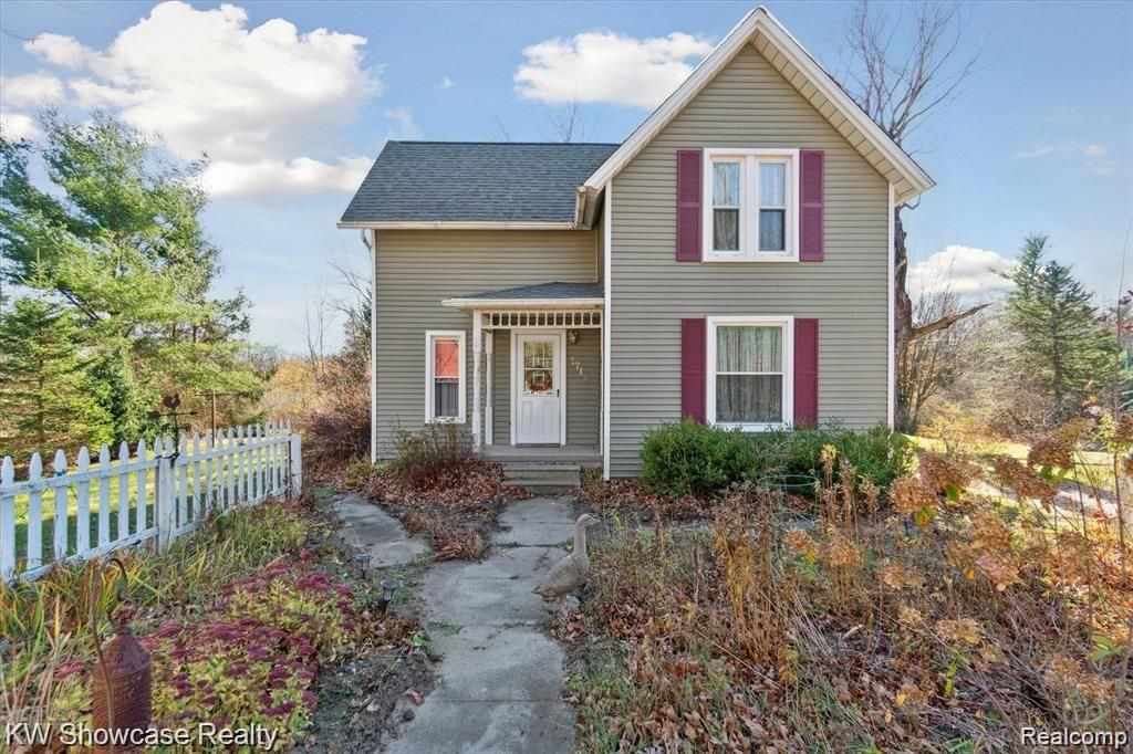 1716 E Wardlow Road, Highland Township, MI 48356 Main Photo