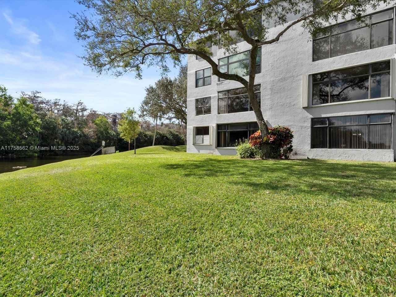 4132 S Carambola Cir S, Unit F406, Coconut Creek, FL 33066 Photo