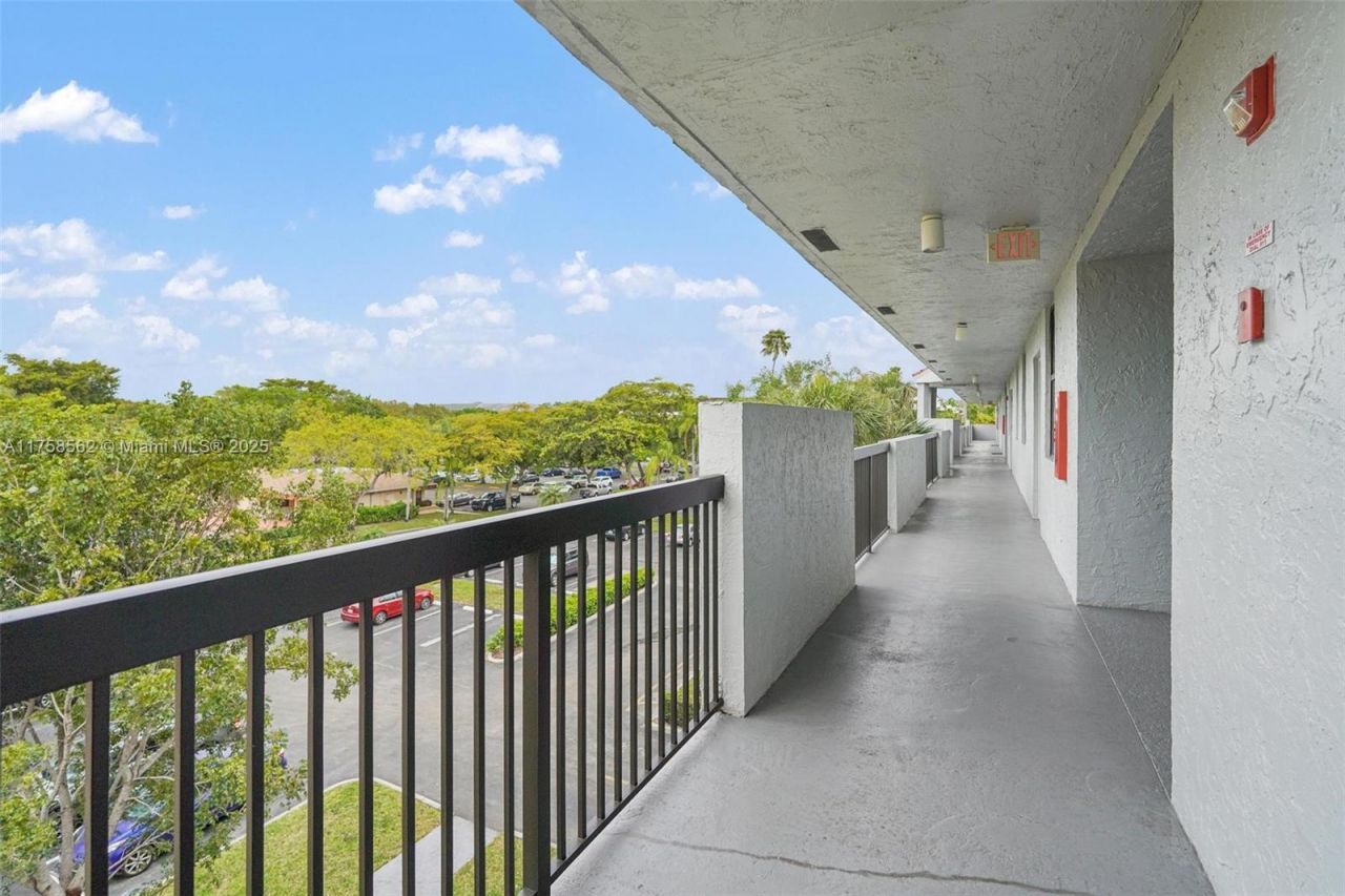 4132 S Carambola Cir S, Unit F406, Coconut Creek, FL 33066 Photo