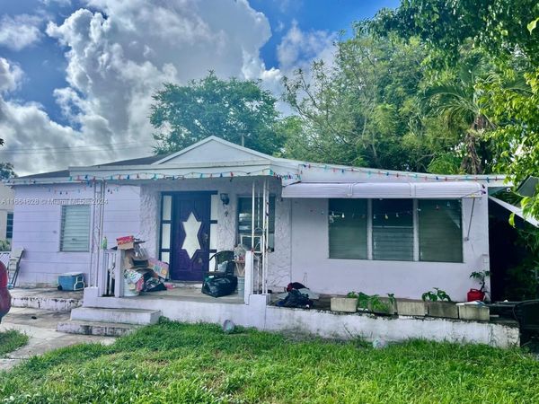 1168 NW 106th St, Miami, FL 33150
