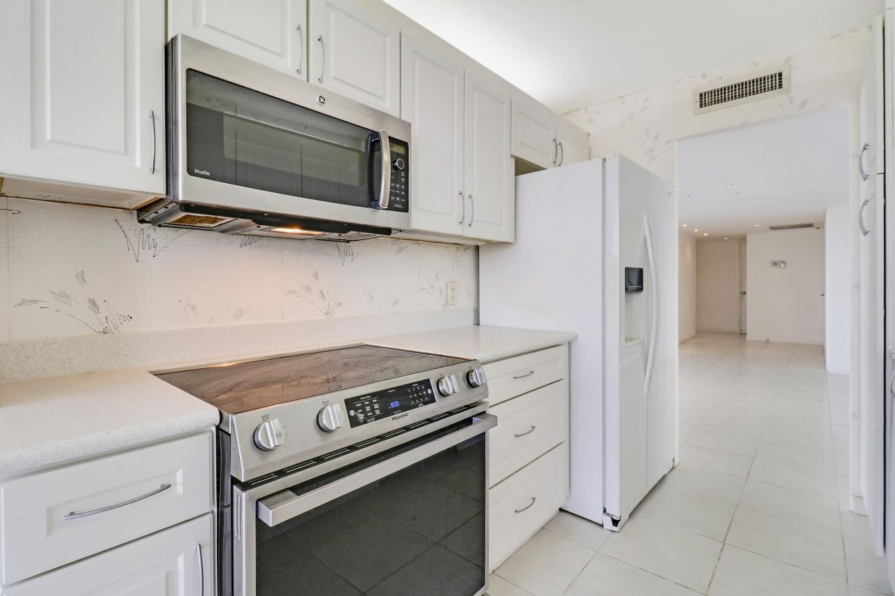 4200 N Ocean Drive, Unit 2-1005, Riviera Beach, FL 33404 Photo