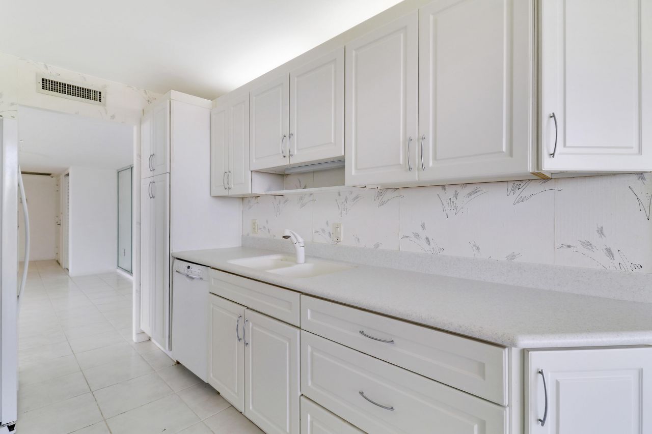 4200 N Ocean Drive, Unit 2-1005, Riviera Beach, FL 33404 Photo