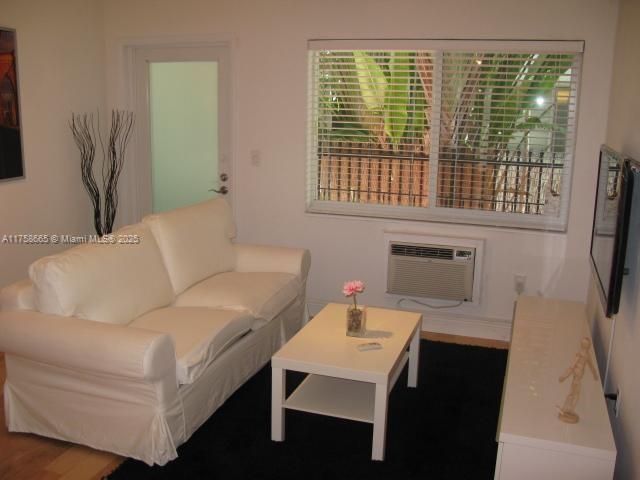 1035 Meridian Ave, Unit 5, Miami Beach, FL 33139 Photo