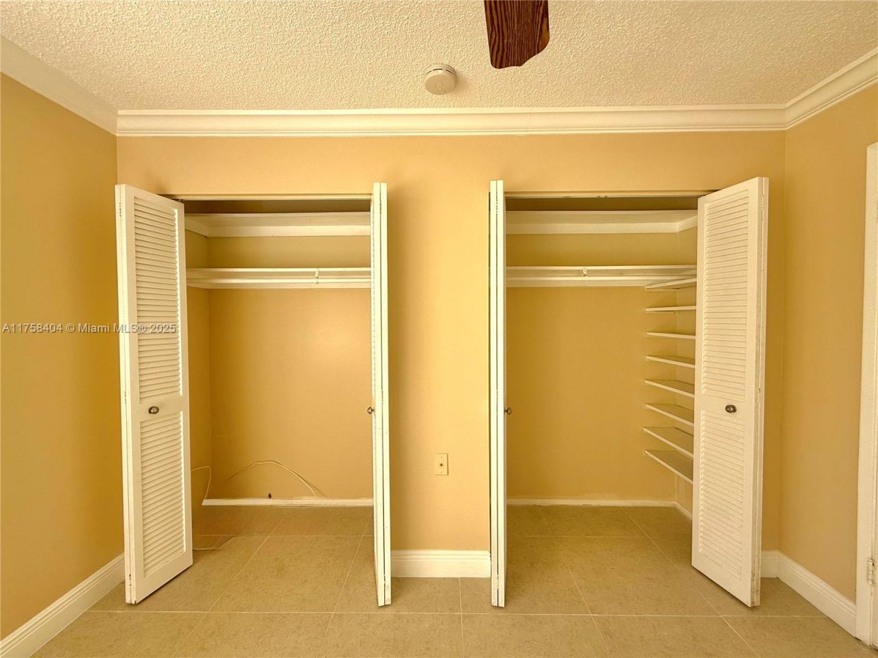 920 NE 199th St, Unit 4J, Miami, FL 33179 Photo