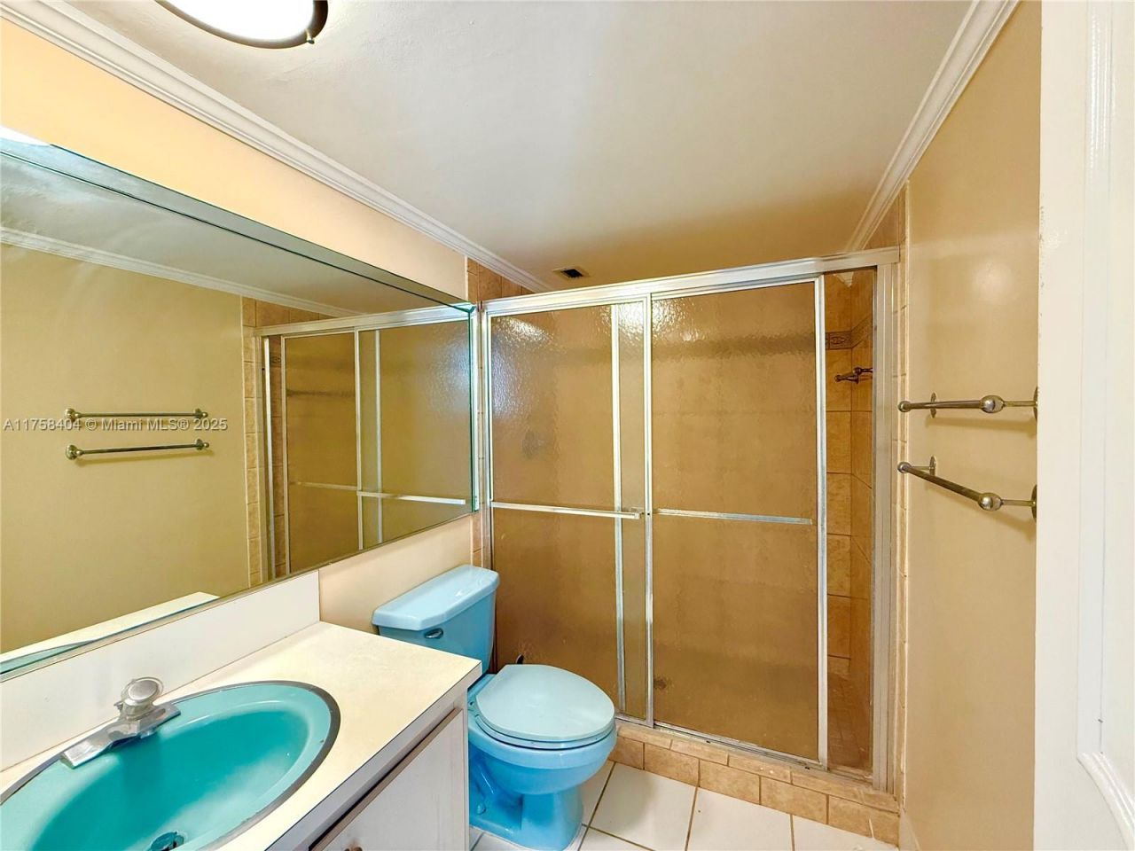 920 NE 199th St, Unit 4J, Miami, FL 33179 Photo