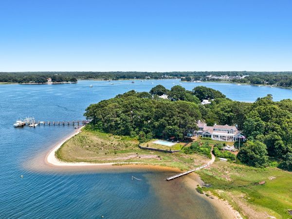 71 Sand Pt, Barnstable, MA 02655