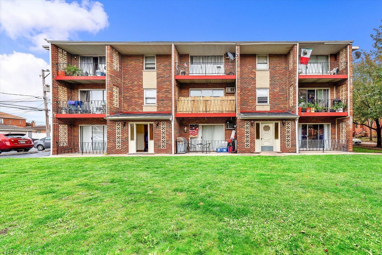 6430 W 64th Place, Chicago, IL 60638