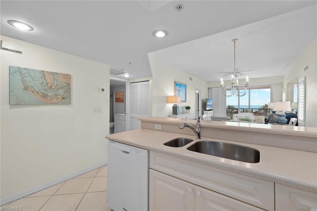 255 Periwinkle Way, Unit 5B, Sanibel, FL 33957 Photo