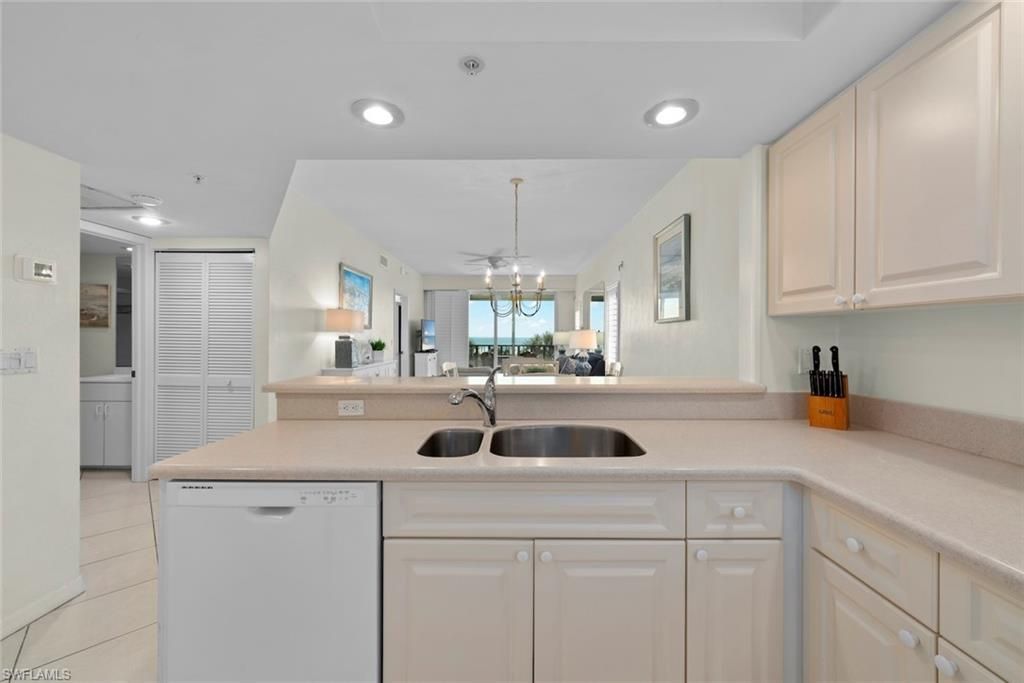 255 Periwinkle Way, Unit 5B, Sanibel, FL 33957 Photo