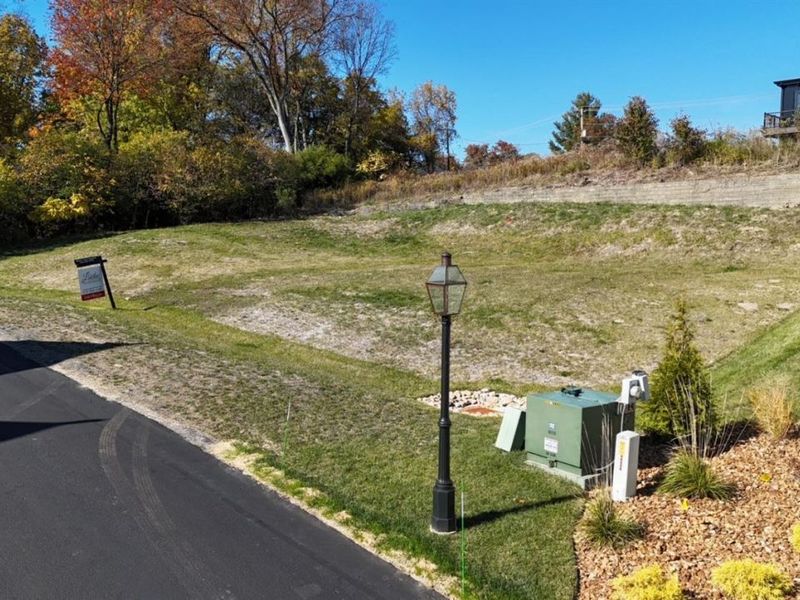 5906 Woodland Lane, Unit 12, Columbia Twp, OH 45227 Photo 5