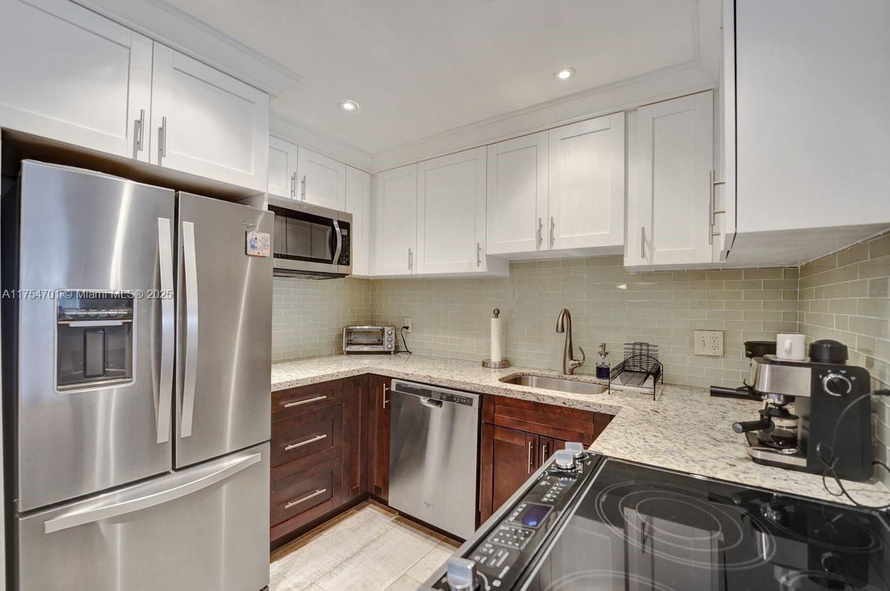 700 Layne Blvd, Unit 123, Hallandale Beach, FL 33009 Photo