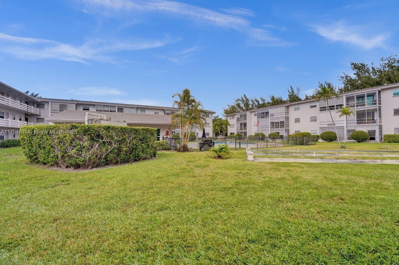 700 Layne Blvd, Unit 123, Hallandale Beach, FL 33009 Photo