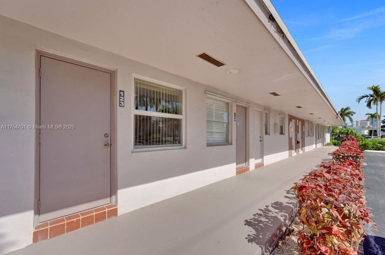 700 Layne Blvd, Unit 123, Hallandale Beach, FL 33009 Photo