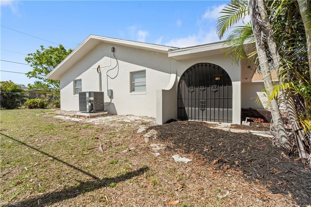 8925 Dorchester St, Fort Myers, FL 33907 Photo