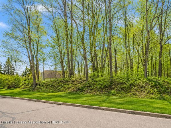 6285 Heathfield Drive, East Lansing, MI 48823
