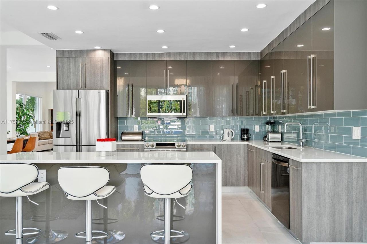 201 Atlantic Ave, Sunny Isles Beach, FL 33160 Photo