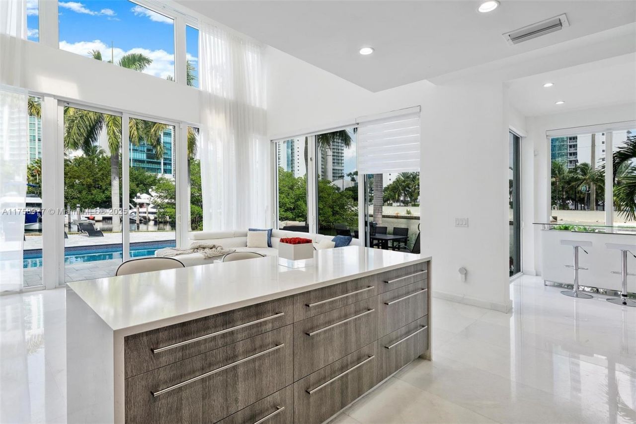 201 Atlantic Ave, Sunny Isles Beach, FL 33160 Photo