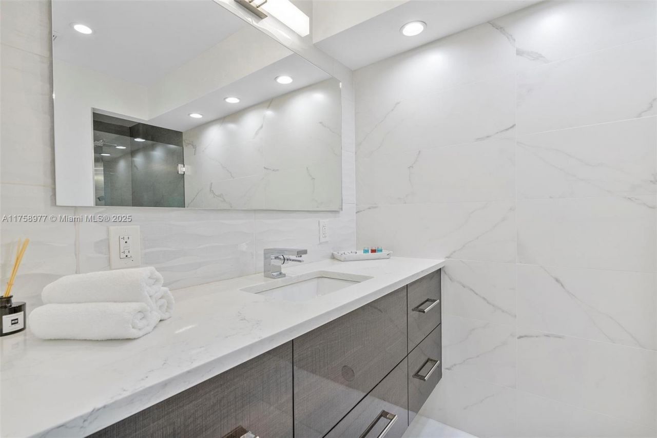 201 Atlantic Ave, Sunny Isles Beach, FL 33160 Photo