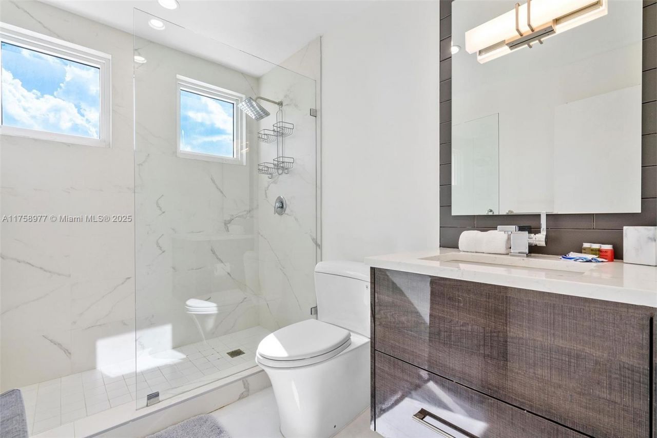 201 Atlantic Ave, Sunny Isles Beach, FL 33160 Photo