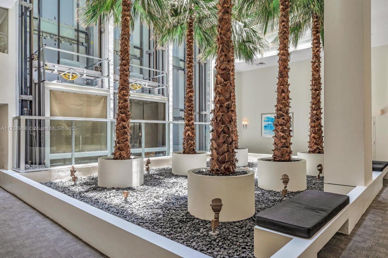 3131 NE 188th St, Unit 1-508, Aventura, FL 33180 Photo