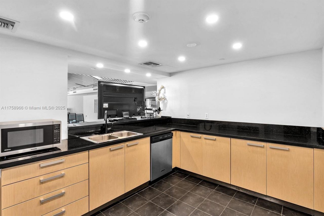 3131 NE 188th St, Unit 1-508, Aventura, FL 33180 Photo