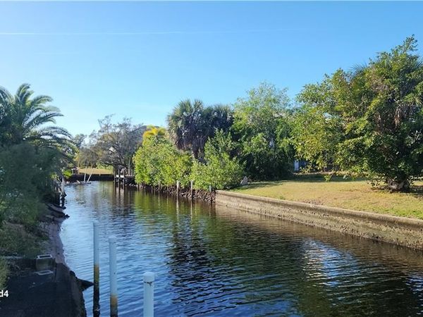27575 Tarpon WAY, BONITA SPRINGS, FL 34134