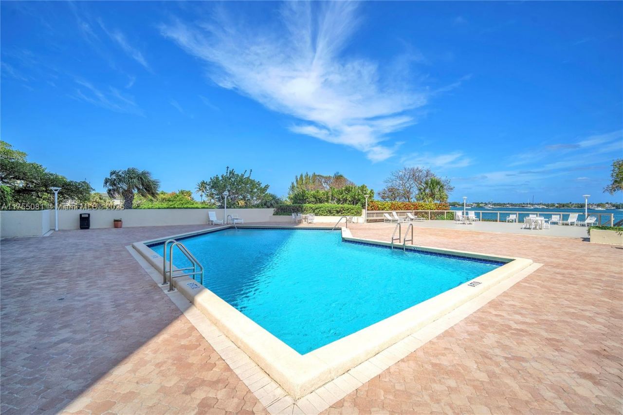 5600 N Flagler Dr, Unit 304, West Palm Beach, FL 33407 Photo