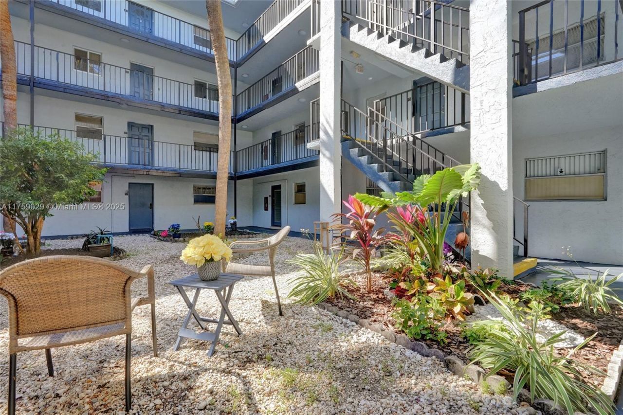 2800 Somerset Dr, Unit 112J, Lauderdale Lakes, FL 33311 Photo