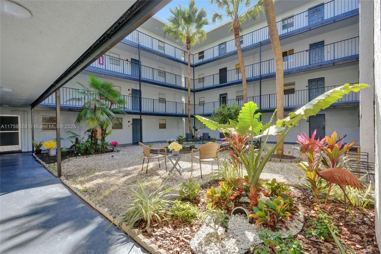 2800 Somerset Dr, Unit 112J, Lauderdale Lakes, FL 33311 Photo