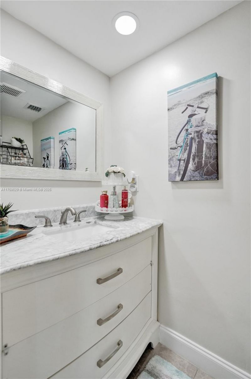 2800 Somerset Dr, Unit 112J, Lauderdale Lakes, FL 33311 Photo