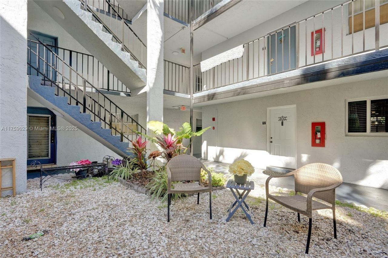 2800 Somerset Dr, Unit 112J, Lauderdale Lakes, FL 33311 Photo