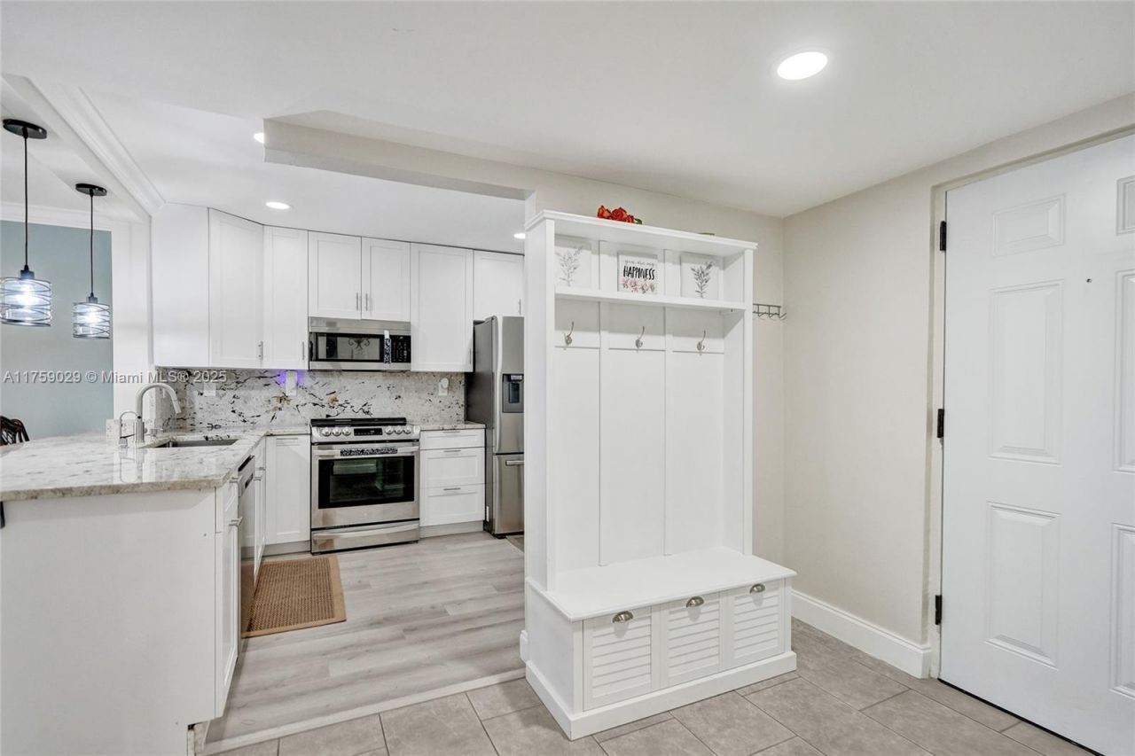 2800 Somerset Dr, Unit 112J, Lauderdale Lakes, FL 33311 Photo