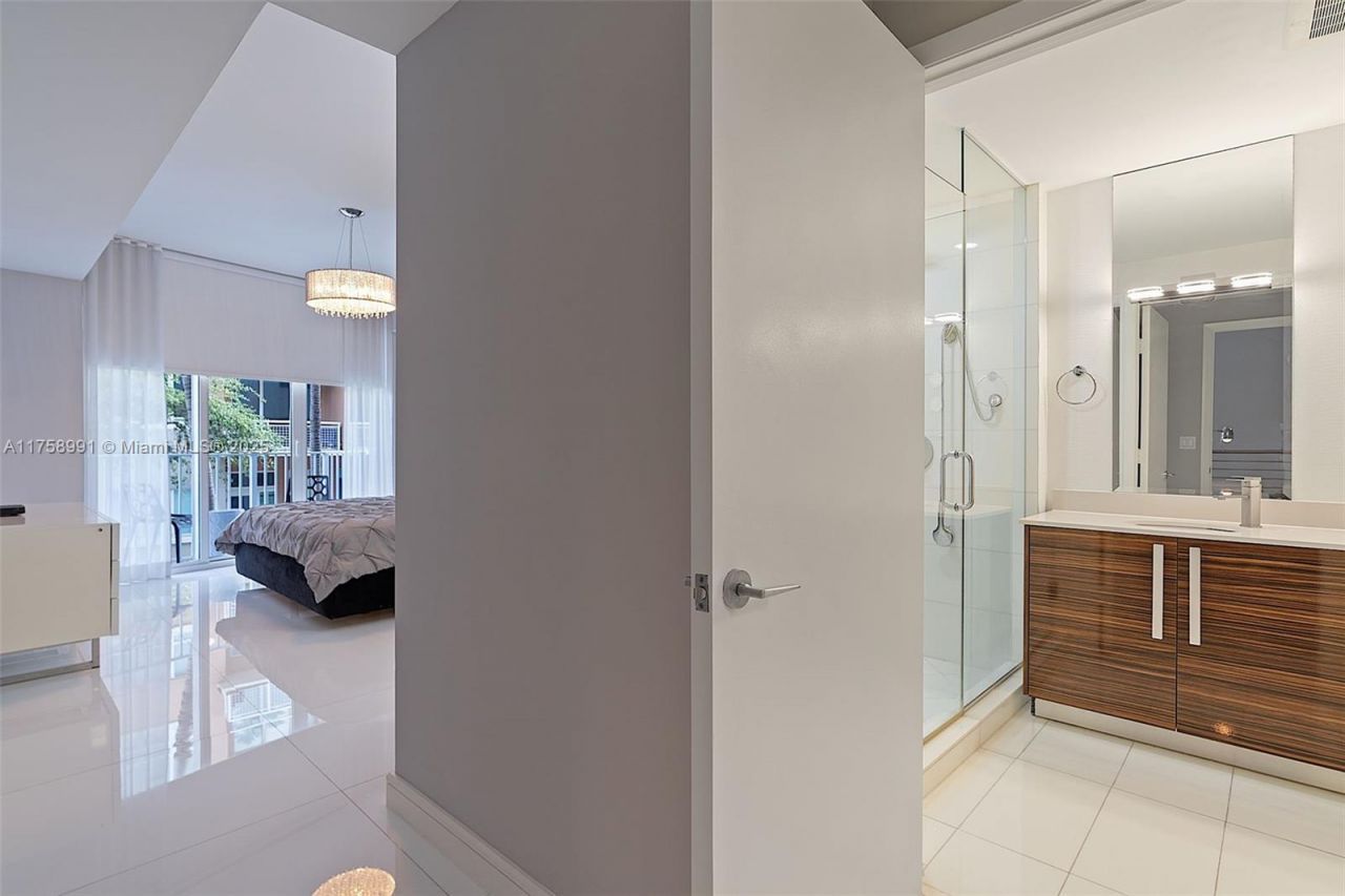 2020 N Bayshore Dr, Unit TH 104, Miami, FL 33137 Photo