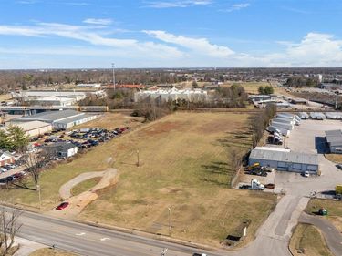 2340 & 2344 Russellville Road, Bowling Green, KY 42101