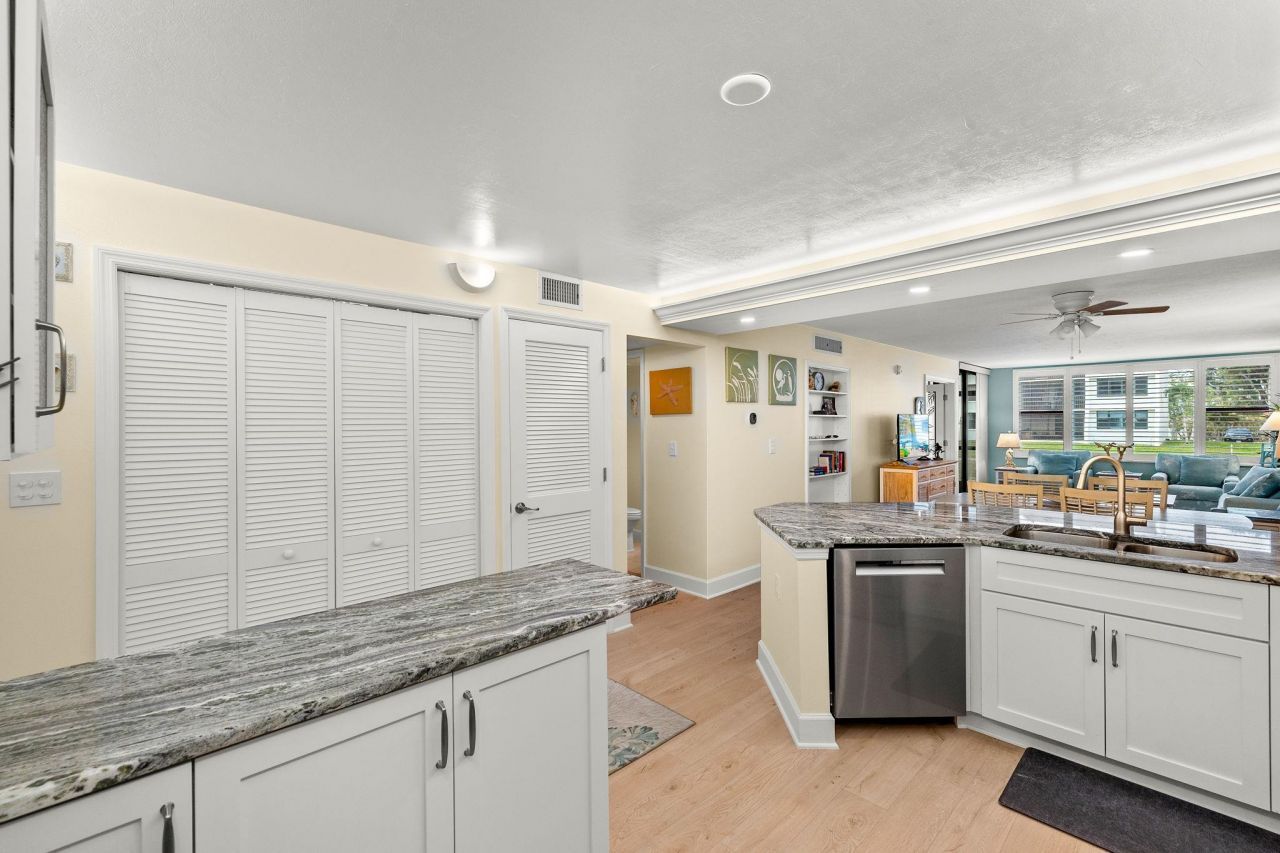 979 E Gulf Dr, Unit D441, Sanibel, FL 33957 Photo
