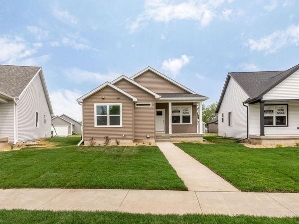 124 Axlewood Drive, Waterloo, IA 50701