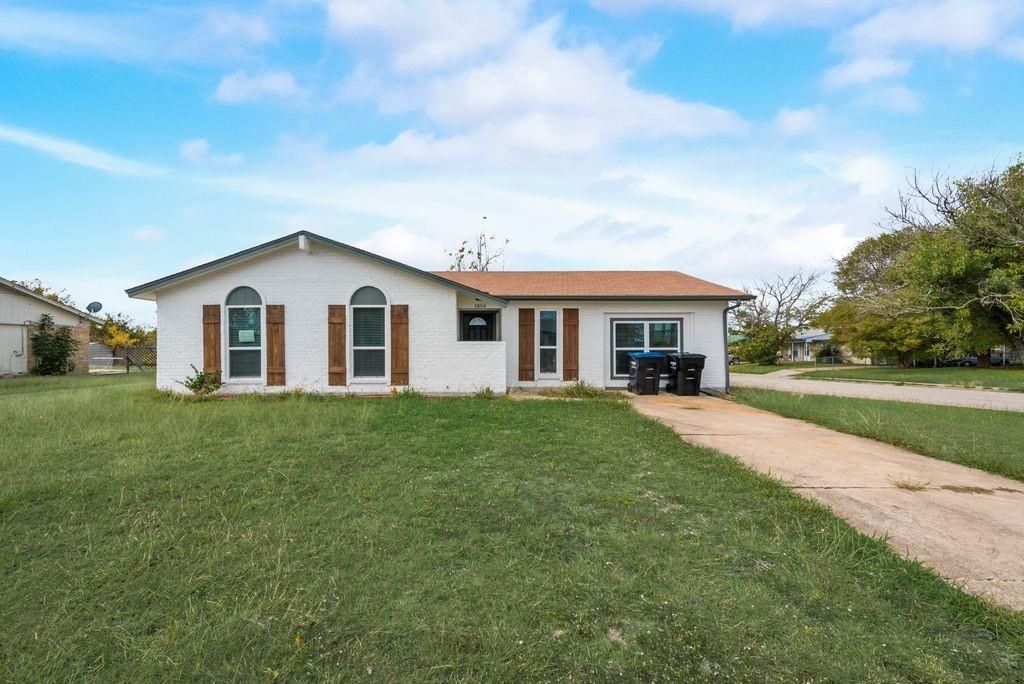 1804 Oliver Street, Greenville, TX 75401 Main Photo